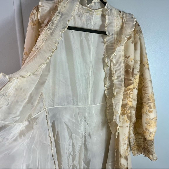 Vintage Robe in Amazing Brown/Neutral Floral Print with Lace Details Handmade - Picture 6 of 11